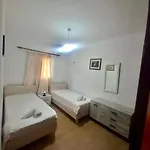 Sarsed Home, 아파트 Sarandë