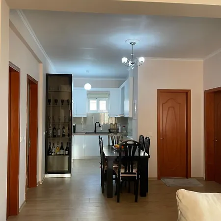 Sarsed Home, Apartament *